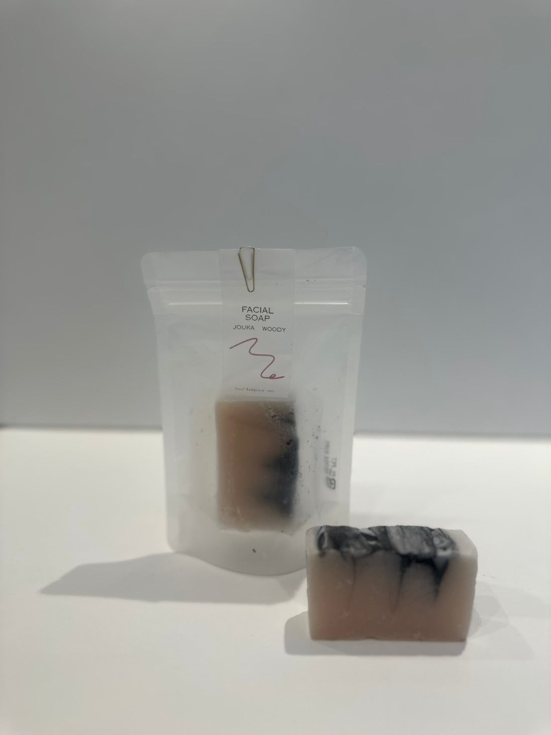 me<br>【予約販売】麻炭浄化石鹸(ウッディ)   浄化